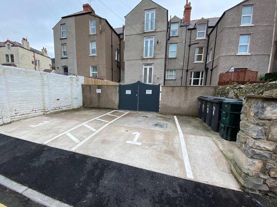 Central Llandudno, Private Parking Near To Beach, Pier & Shops מראה חיצוני תמונה